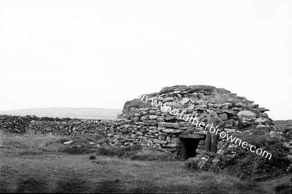 THE SEVEN CHURCHES (B) TEAMPUL A PHUILL  DUN ONAGHT  CROSS FRAGMENTS ARRANGED BY MISS STOKES  CLOGHAUN NA CARRAIGHE  CORNAU NEAR KILRONAN